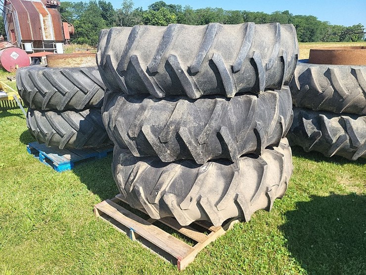 (1)-pair-of-18.4-34-t-rail-duals-and-(1)-18.4-34-tire-image-2