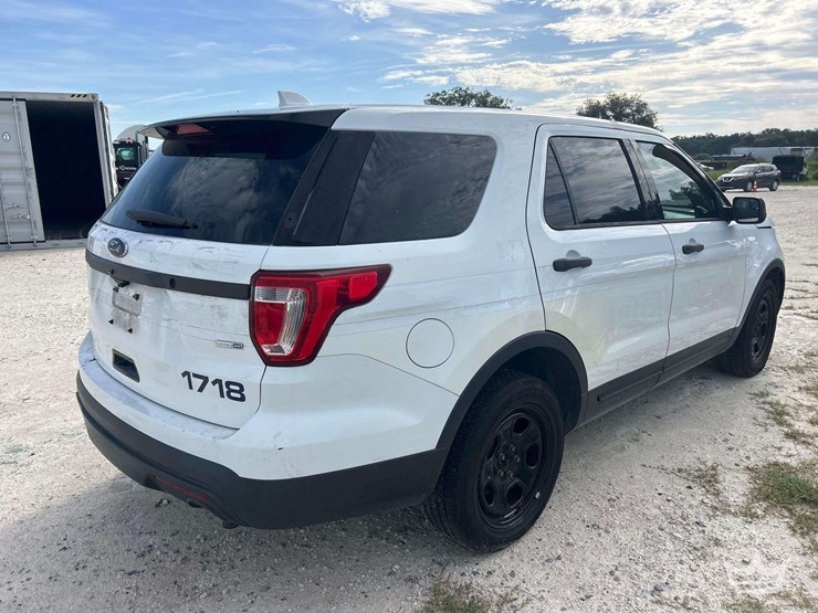 2017-ford-explorer-image-3