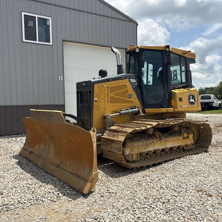 DEERE 700L