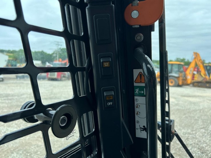 2024-bobcat-s650-image-23