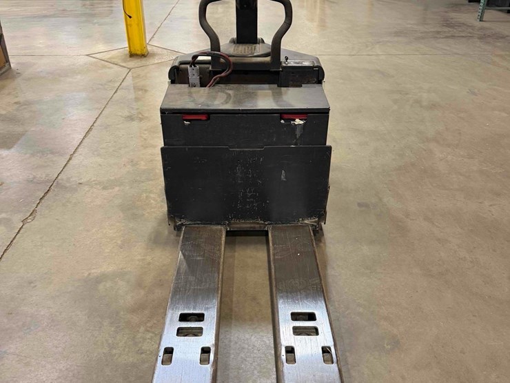 electric-pallet-jack-image-2