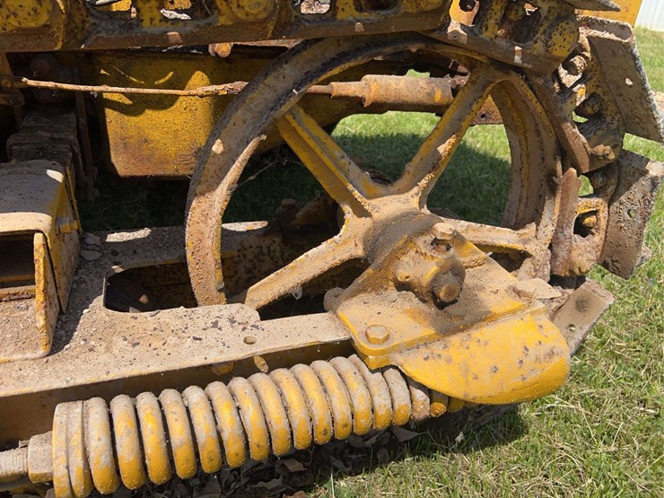 caterpillar-ten-image-39