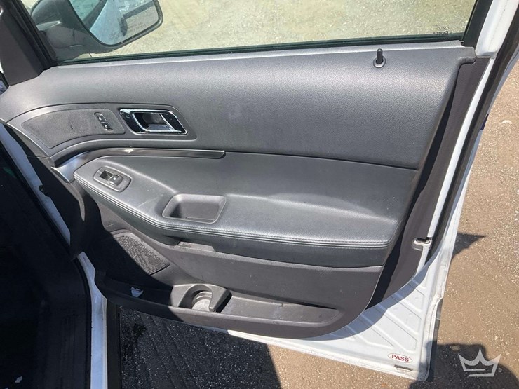 2015-ford-explorer-image-19