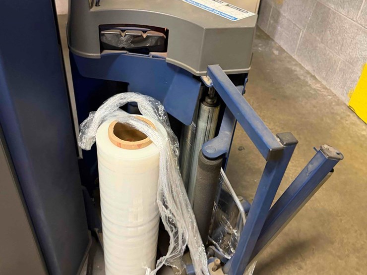 lantech-qx300xt-semi-automatic-stretch-wrapping-system-image-4