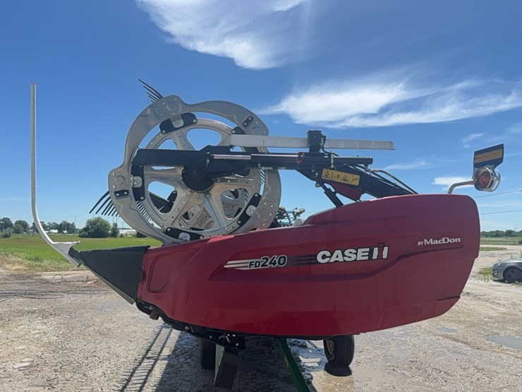 2023-case-ih--fd240-draper-head-image-2