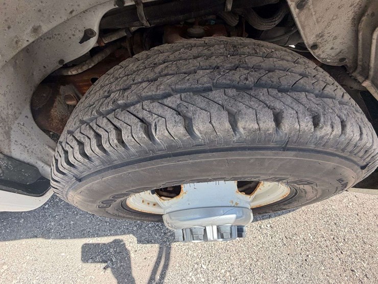 2009-gmc-3500-image-27