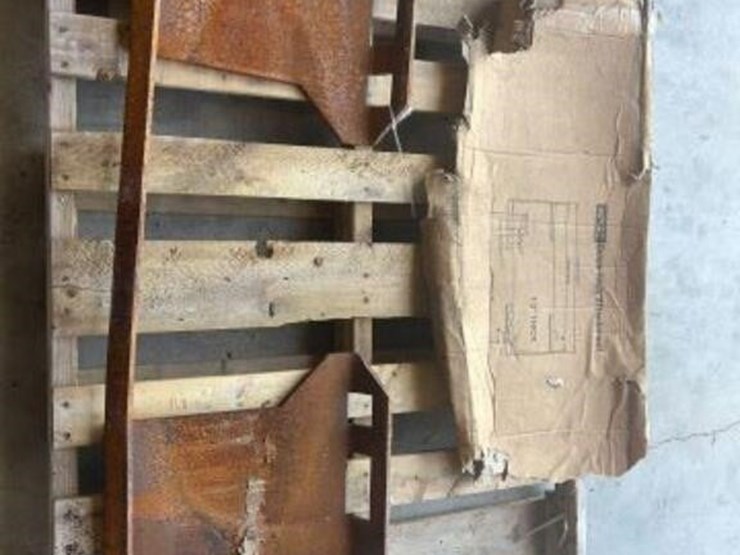 unused-q/c-skid-steer-mount-plate-image-5