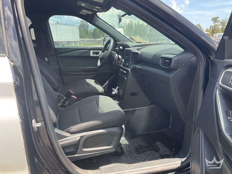 2020-ford-explorer-image-16