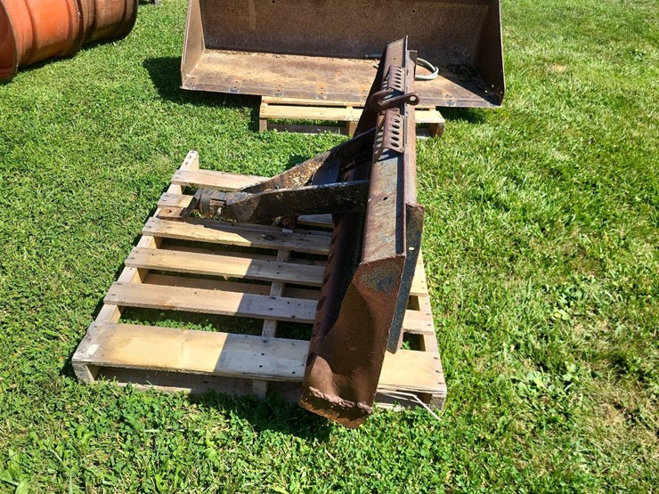 skid-loader-mounted-reece-receiver-hitch-image-4