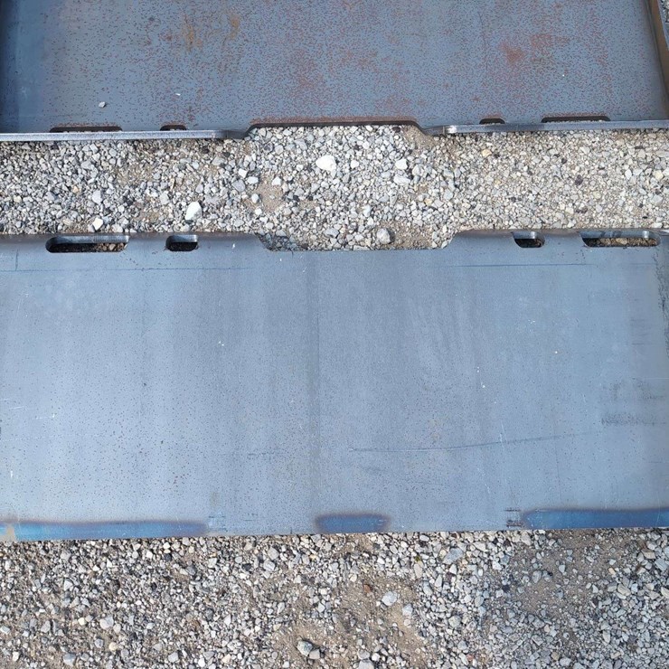 (1) Wolverine Skid Steer Attachment Plate QMP2-16-12T