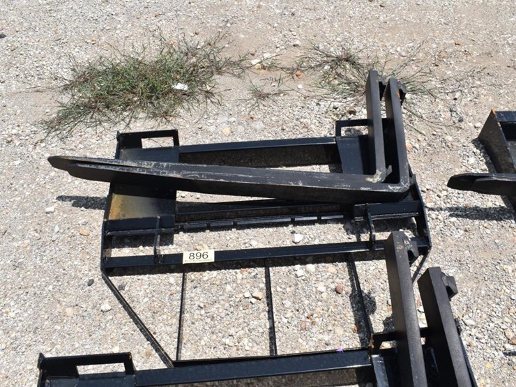 skid-steer-pallet-fork-image-1