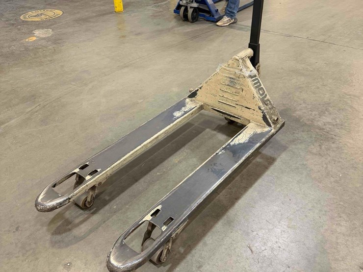 manual-pallet-jack-image-1