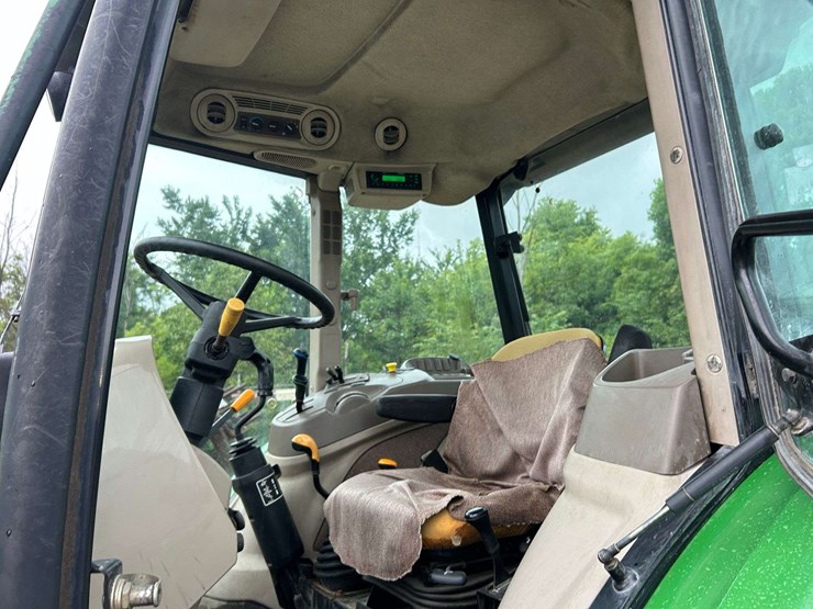 2012-john-deere-5101e-image-43