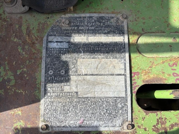white-725-forklift-image-11