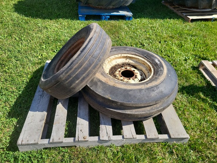 3-rib-farm-tire-w/6-bolt-rim-and-implement-tire-w/8-bolt-rim-image-5