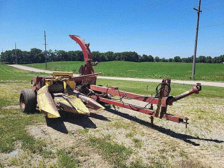 new-holland-890-image-1