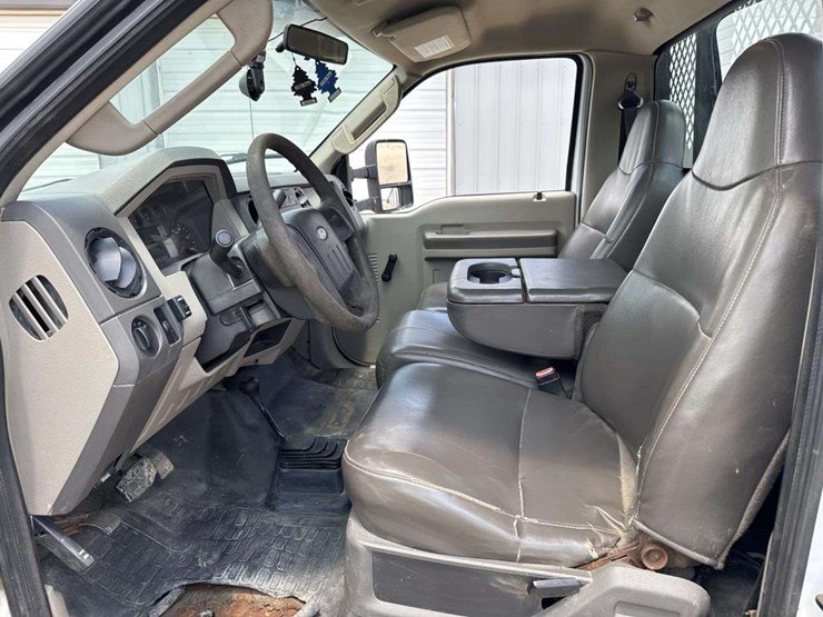 2010-ford-f350-image-12