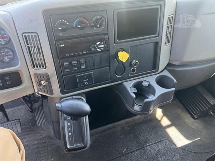 2017-international-durastar-4300-image-12