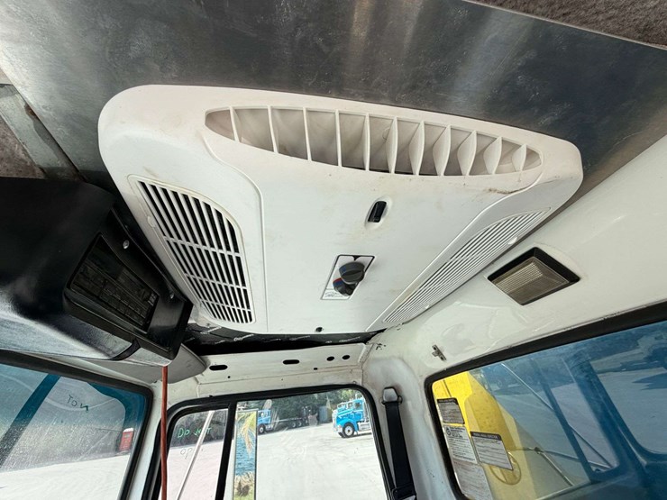 1990-ford-l8000-image-45