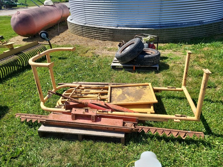 foremost-palpation-cage,-(2)-sets-of-3"-sickle-sections-on-shafts,-metal-image-5