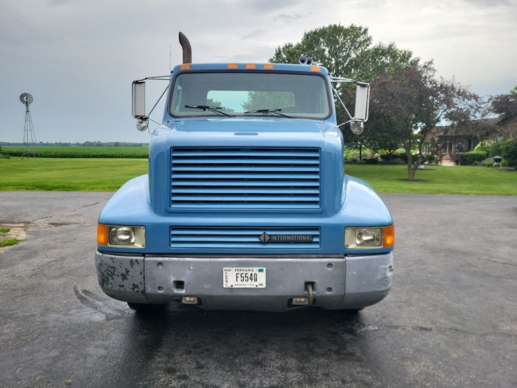 1995-international-8200-image-8