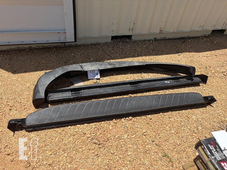 dodge-ram-diffuser-&-running-boards-image-1