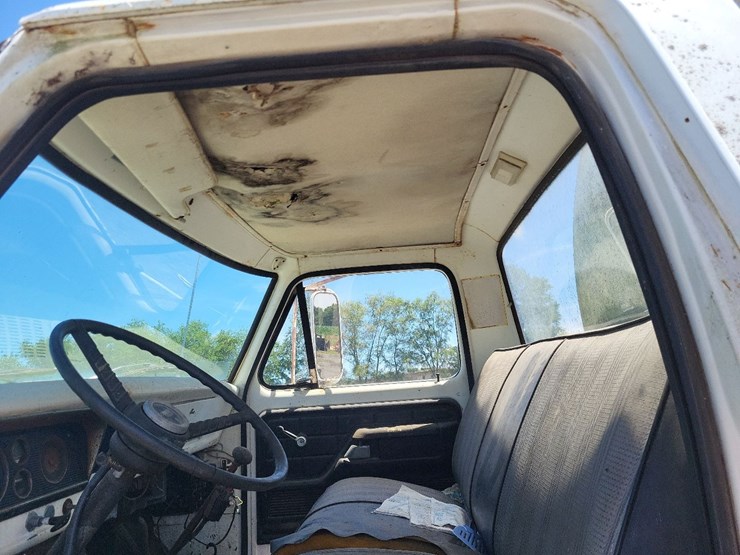 ford-f700-image-36