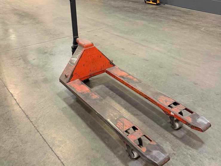 manual-pallet-jack-image-3
