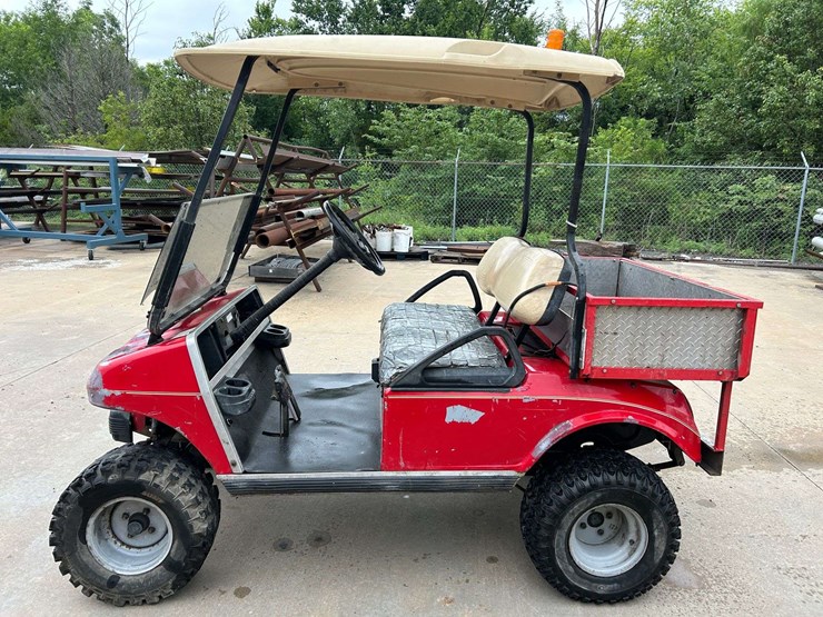 2006-club-car-48-volt-golf-cart-image-3