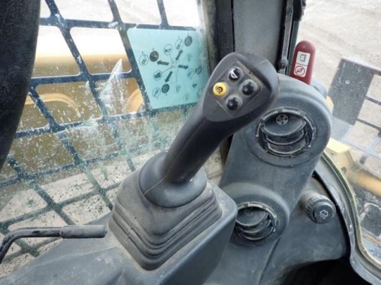 2022-caterpillar-236d3-image-16