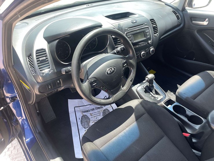 2017-kia-forte-4-door-sedan-(174,799-miles)-image-11