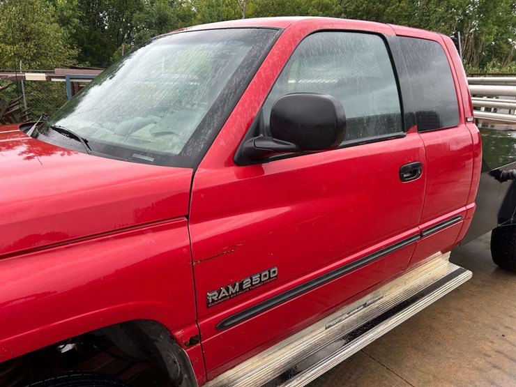 2001-dodge-2500-image-10