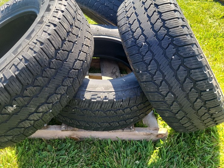 (4)-275/65r18-tires,-(1)-9.5l-15-tire-image-14
