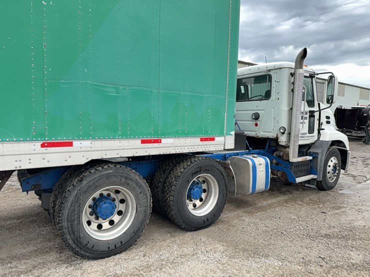 2012-mack-cxu613-image-6