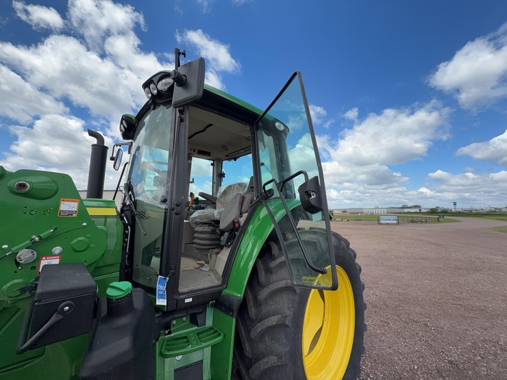 2023-john-deere-6130m-image-34