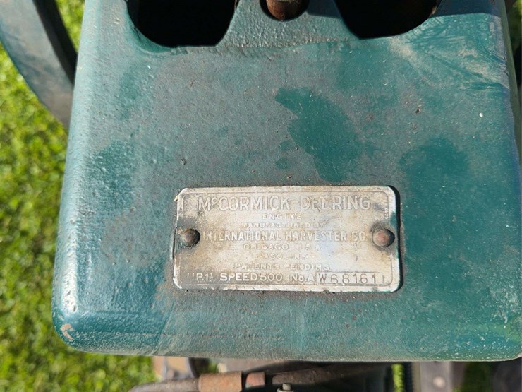 mccormick-deering-1-1/2-hp-engine-image-19