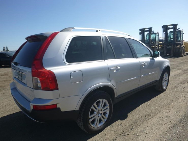2010-volvo-xc90-image-3