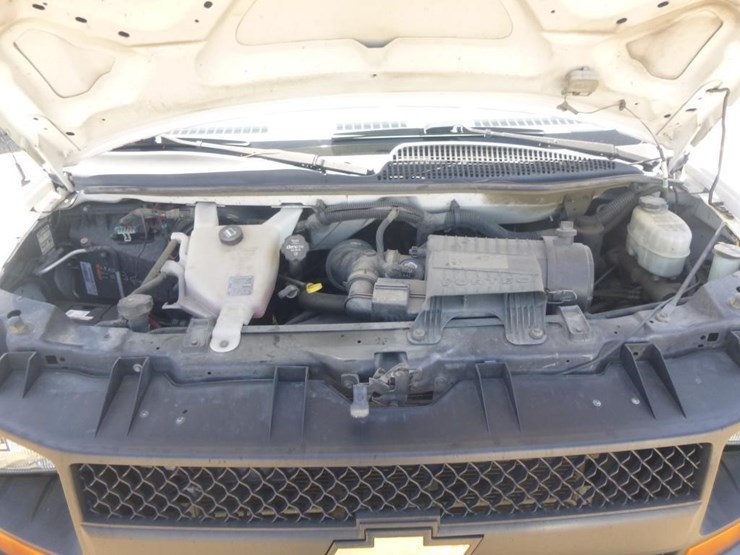 2013-chevrolet-3500-image-23