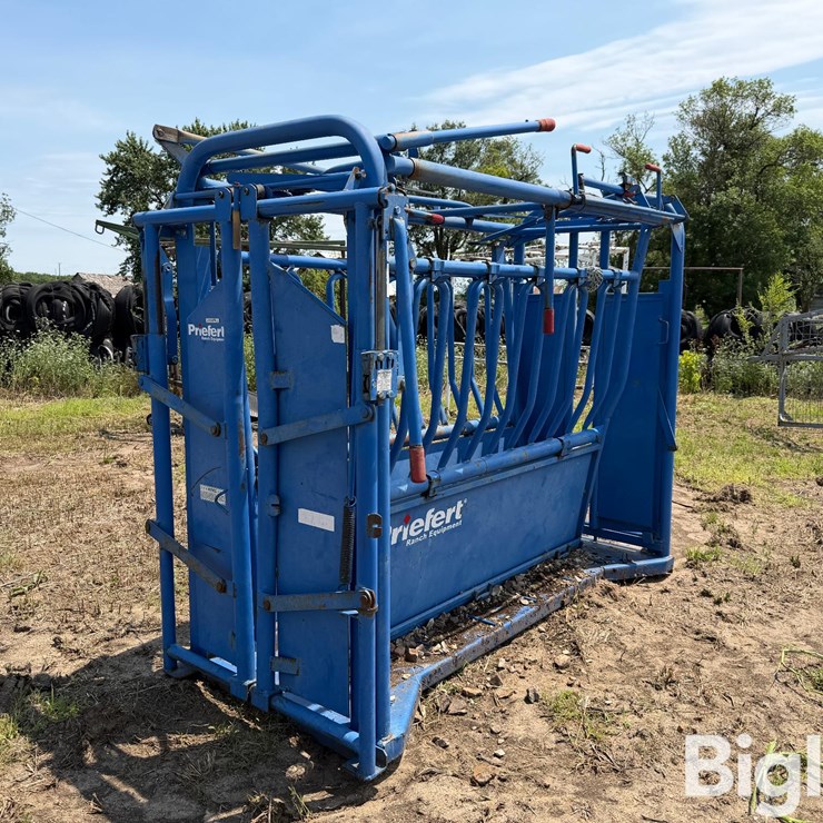 Priefert Squeeze Chute