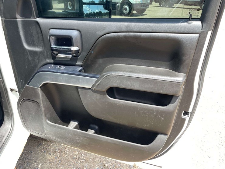 2016-chevrolet-silverado-3500-image-17