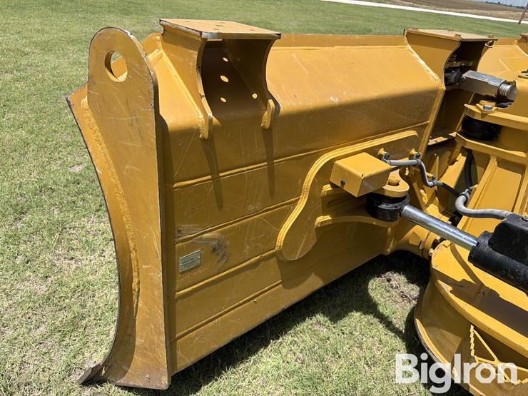 2019-caterpillar-d6n-image-11