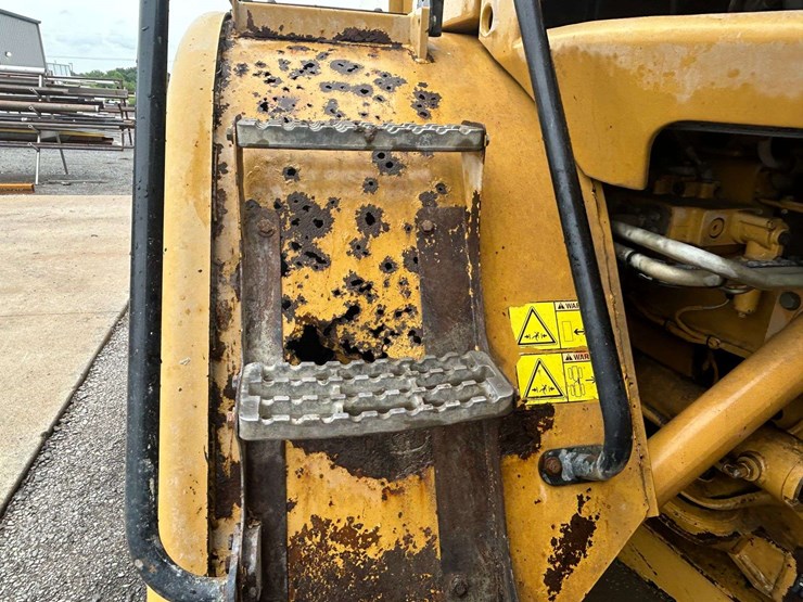 2008-caterpillar-725-image-11