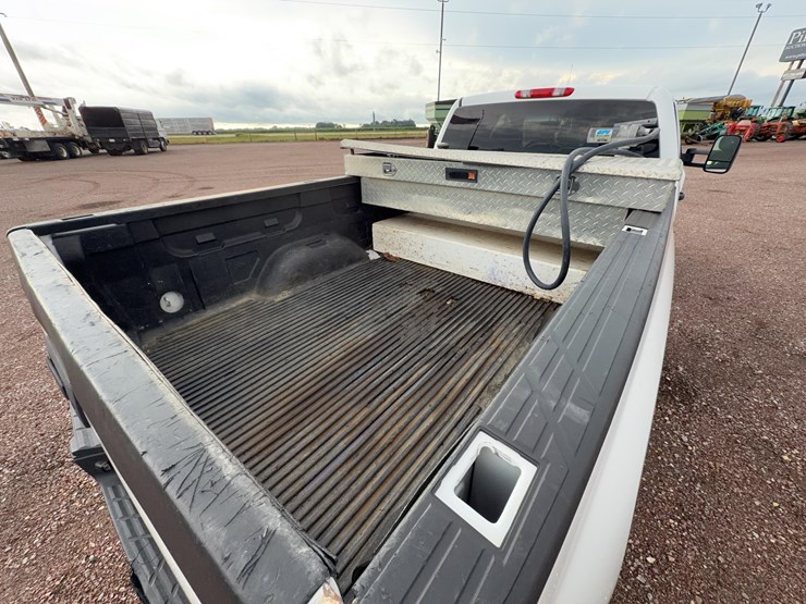 2011-chevrolet-silverado-2500-image-9