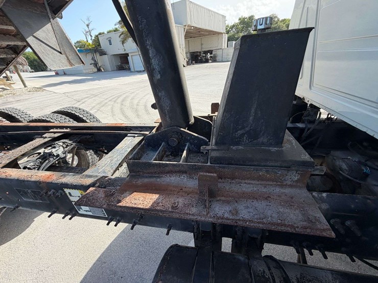 2006-mack-granite-ct713-image-27