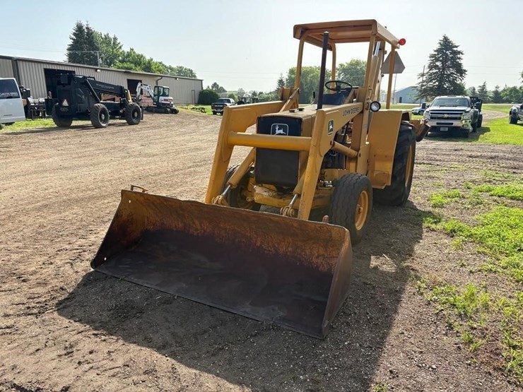 john-deere-jd410-tractor-loader-backhoe-image-12