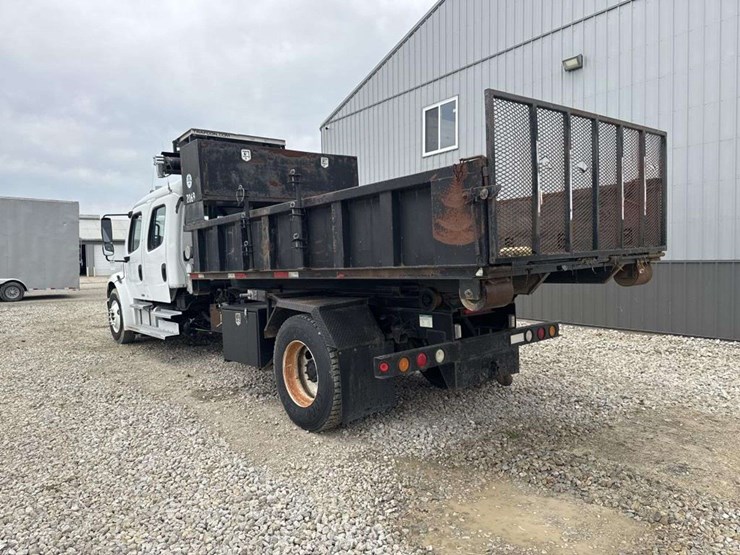 2010-freightliner-roll-off-truck-image-2