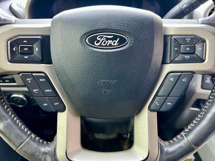 2017-ford-f250-lariat-image-24