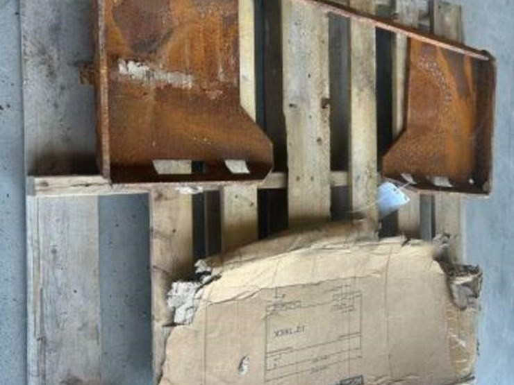 unused-q/c-skid-steer-mount-plate-image-8