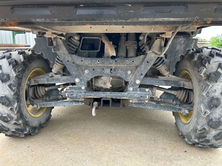 2019-john-deere-gator-image-18