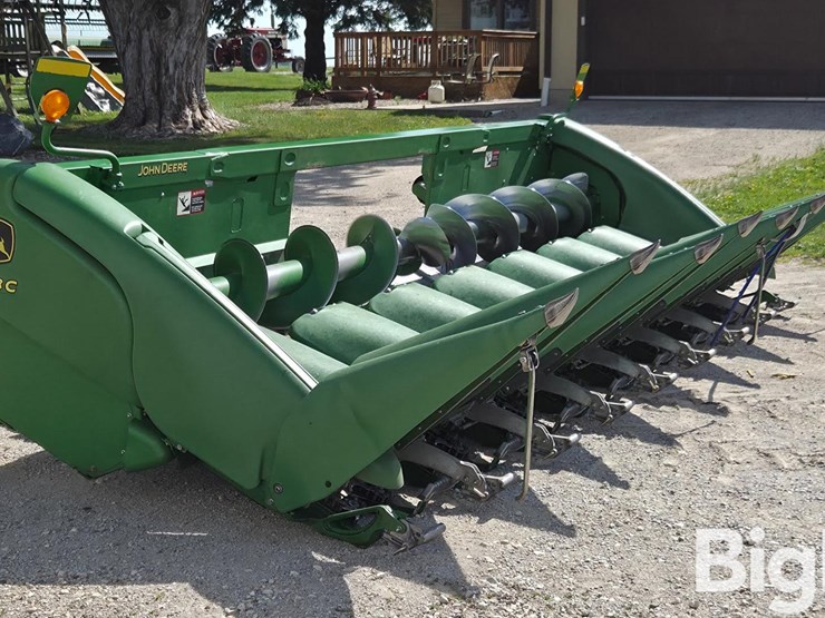 2017-john-deere-608c-image-1